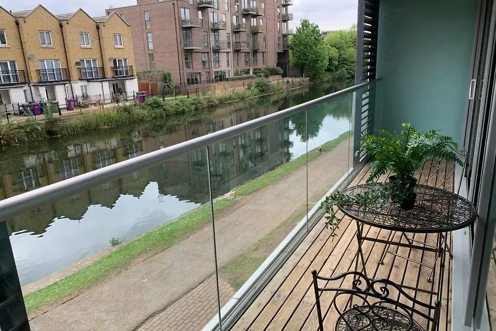 1988 Homes - Milend London Apartment