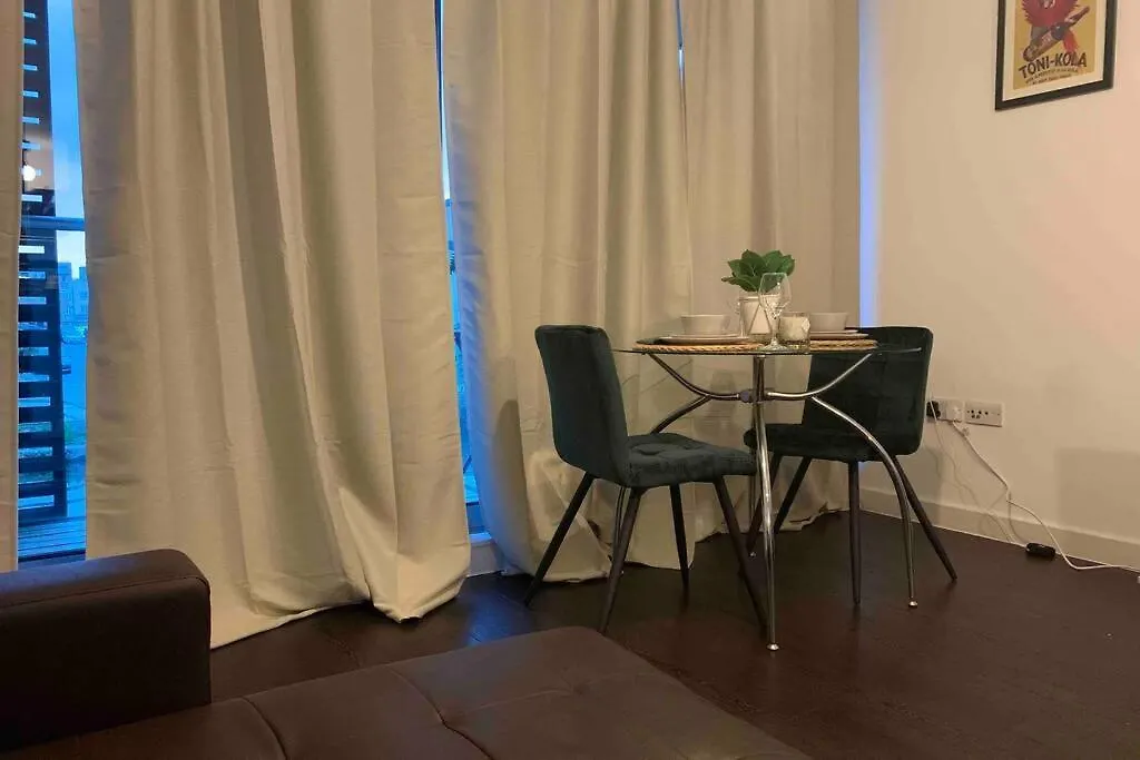 Apartment 1988 Homes - Milend London