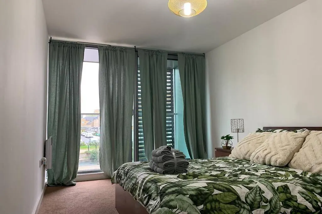1988 Homes - Milend London Apartment